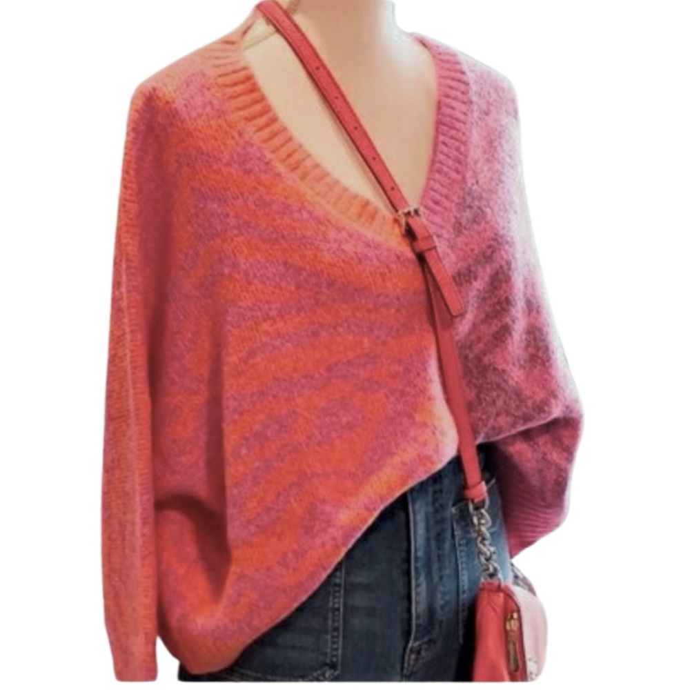 V-neck Animal Print Colorblock Pink and Orange Sweater